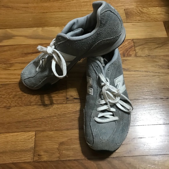 New Balance tennis shoes - Picture 2 of 3